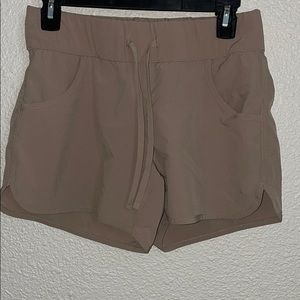 THIN BREATHABLE SHORTS